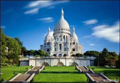 Dans quel quartier parisien est située la basilique du Sacré-Cur ?