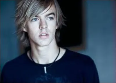 "Comme un cur sacré tatoué / l'amour / Peut-il durer / toujours / Crois-tu vraiment à l'amour ? ". A qui doit-on ces paroles en 2006 ?