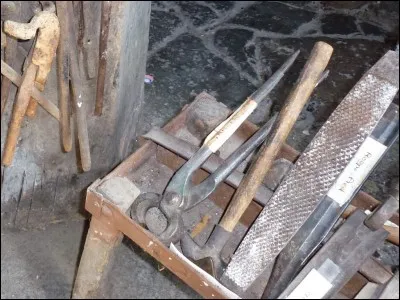 Quels sont les principaux outils du mar&eacute;chal-ferrant ?