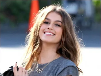 Elle n'a pas le fameux grain de beauté, mais elle ressemble bien à sa maman !