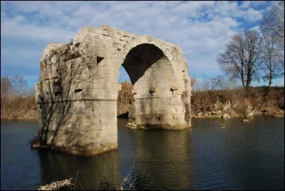 La ville de Lunel est située dans :