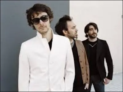 Quel groupe français a sorti ''Hey You'' , un titre qui a cartonné en 2009 ?