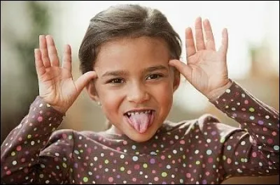 Comment appelle-t-on l'action de faire une mauvaise plaisanterie ?