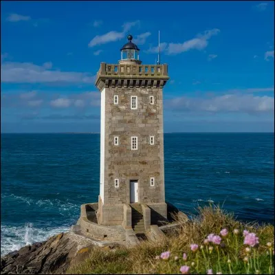 Où se trouve le phare de Kermorvan ?