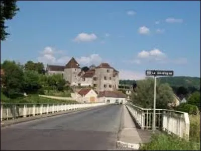 Village Lotois, sur la rive gauche de la Dordogne, Meyronne se situe dans l'ancienne r&eacute;gion ...