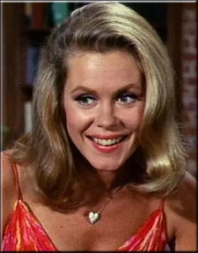 Elizabeth Montgomery enchante la vie quotidienne de sa famille, avec un talent tout à fait particulier pour remuer le nez, notamment afin de rattraper les excès de sa chère maman. Son partenaire était... ?