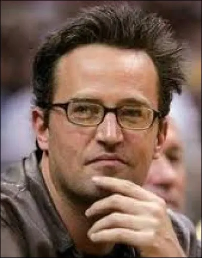 Matthew Perry est un charmant new-yorkais, sachant faire des traits d'esprit mais manquant d'assurance. Doté de parents un peu extraordinaires, trop à son goût, il est heureusement entouré d'une bande d'amis fidèles, et son partenaire est... ?