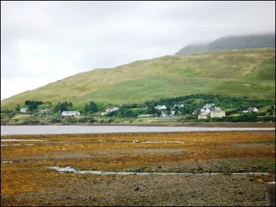 Quel pays porte, dans sa langue nationale, le nom de "Hrvatska" ?