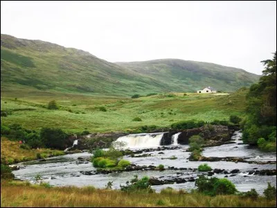 En langue locale, le Groenland se nomme "Kalaallit Nunaat". Comment pourrait-on traduire ce nom en français ?