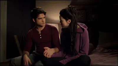 Scott a un premier rendez-vous romantique avec Allison, mais il devient plutôt sceptique lorsqu'il réalise que cette sortie se fera en compagnie de ...