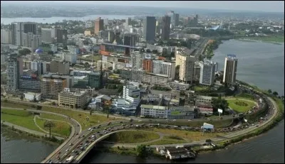De quel pays Abidjan est-elle la capitale économique ?