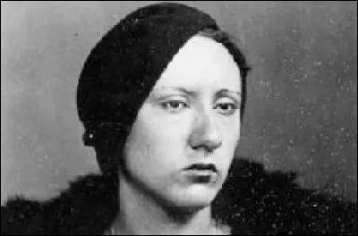 Novembre 1966 : Isabelle Huppert incarna Violette Nozière dans le film de Claude Chabrol. Pour quelle raison cette femme est-elle restée célèbre ?