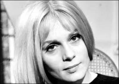 Juin 1967 : Quelle actrice est la sœur de Françoise Dorléac, décédée dans un terrible accident de la route dû à une vitesse excessive ?
