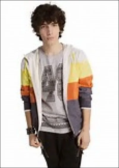 Comment s'appelle le petit copain de Yam dans la première saison ?