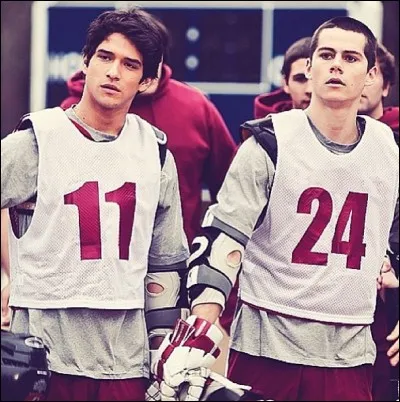 Quel est le numéro de Scott dans l'équipe de crosse ?