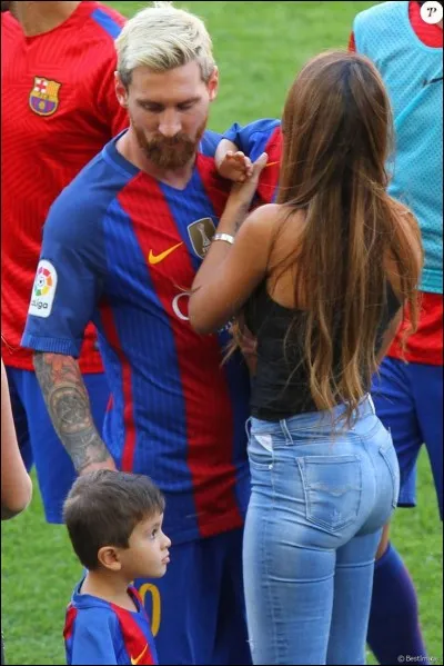Comment s'appelle la femme de Messi ?