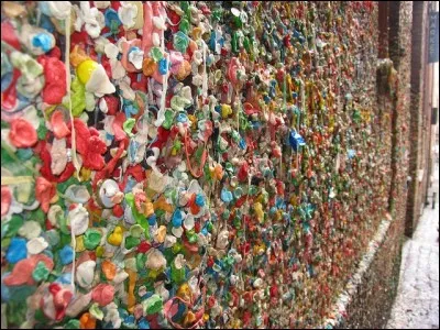 Cette paroi très colorée se trouve à Seattle (Etat de Washington, côte nord ouest des USA), de nos jours. Mais de quoi s'agit-il ?