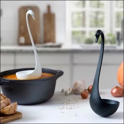 Voici un accessoire très mignon, en forme de cygne, qui présente une particularité amusante, laquelle ?