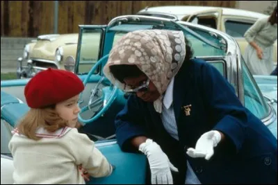 Whoopi Goldberg est une formidable nounou, qui va redonner le sourire à une petite fille, Molly. Quel est ce film qui porte le prénom de la nounou ?