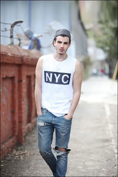 De qui la personne de la Q1 est-elle amoureuse ?