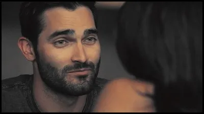 Pour qui Derek Hale a-t-il un intérêt amoureux ?