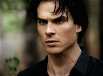 Quand Damon perd son humanité il tue un personnage. Qui est ce personnage?