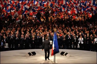 Quelle salle avait choisi le vainqueur du premier tour, pour fêter sa victoire ?