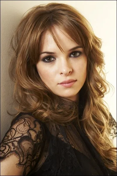 Comment s'appelle l'actrice qui interpr&egrave;te Caitlin ?