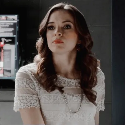 O&ugrave; vit Caitlin ?