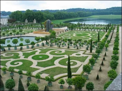 Quel est le style des jardins du château de Versailles ?