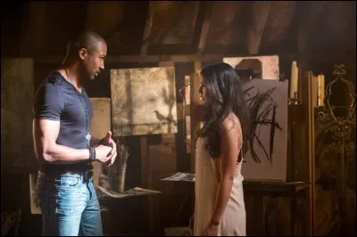 Qui est le père adoptif de Davina ?