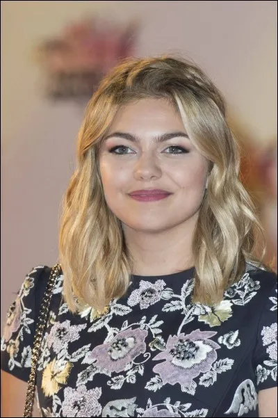 Quel âge a Louane Emera (Anne Peirchert) ?