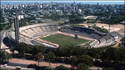 Dans quel stade s'est disputée la première finale de la Coupe du monde ?