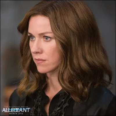 Quelle actrice joue le r&ocirc;le d'Evelyn Eaton ?