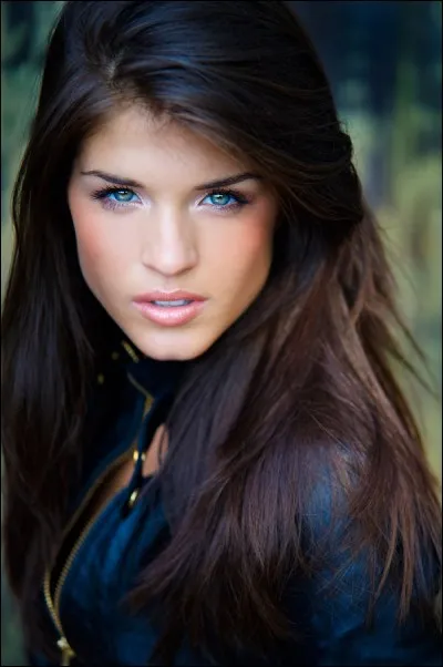 Quel est le rôle de Marie Avgeropoulos dans "The 100" ?