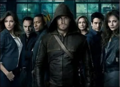 Quelle actrice incarne Felicity Smoak dans "Arrow" ?