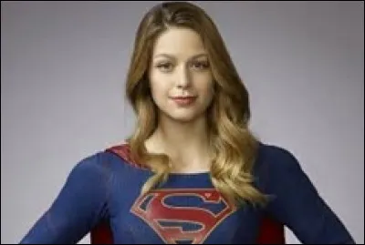 Dans "Supergirl", quel acteur incarne Clark le cousin de Kara ?