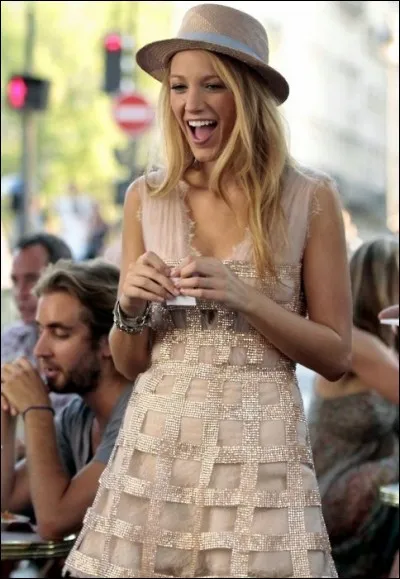 Avec qui Serena est-elle partie à Paris ?