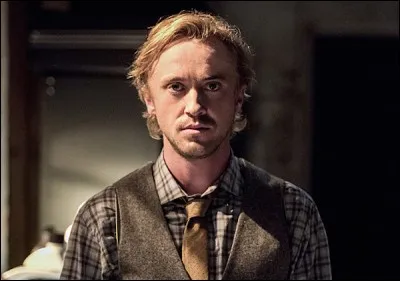 Dans quelle série le personnage de Julian Albert est-il présent ?