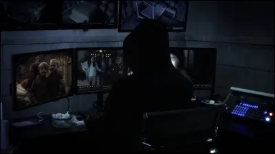 Qui est enlevée par A.D. et enfermée dans une grange ?