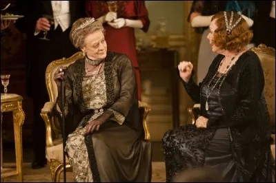 Avez-vous reconnu Maggie Smith et Shirley MacLaine ? L'une des deux est une fleur à Downton Abbey, quelle fleur... ?