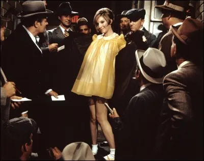 Avez-vous reconnu le film musical dont il s'agit, et l'actrice principale ? En ce cas, quelle est donc la fleur de celle-ci ?