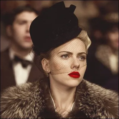 Avez-vous reconnu le film dans lequel joue Scarlett Johansson, film tiré d'un véritable fait divers jamais résolu ? Alors la fleur qui donne son nom à la victime est... ?