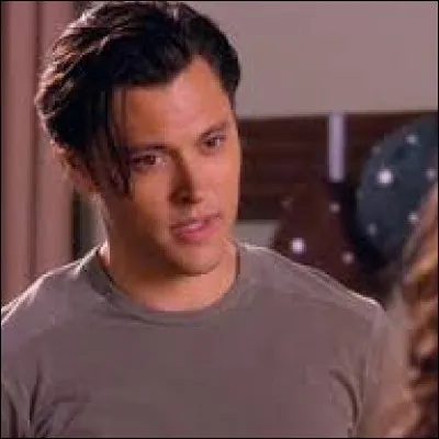 Qui joue le r&ocirc;le de Tylor Mendoza ?