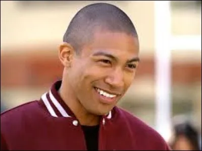 Qui joue le r&ocirc;le de Liam Lupo ?