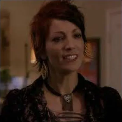 Qui joue le r&ocirc;le de Mlle Oliva ?