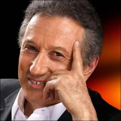 Allons sur le canapé rouge avec lui !