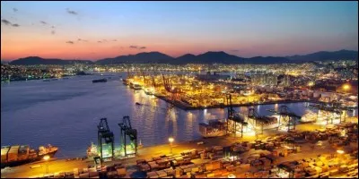Dans quel pays asiatique se trouve le port de Pusan ?