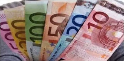 Quelle somme obtient-on en calculant la somme de tous les billets en euro ?