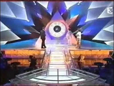 Qui a présenté l'émission "Euro millionnaire" de 2002 à 2004 ?